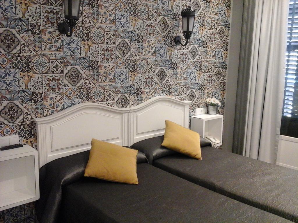 מדריד Hostal Don Alfonso מראה חיצוני תמונה